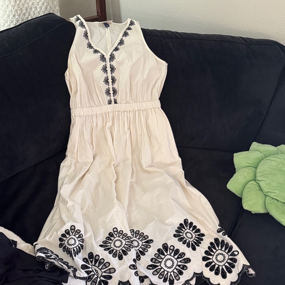 Universal Thread White Sleeveless Midi Dress with Black Floral Accents